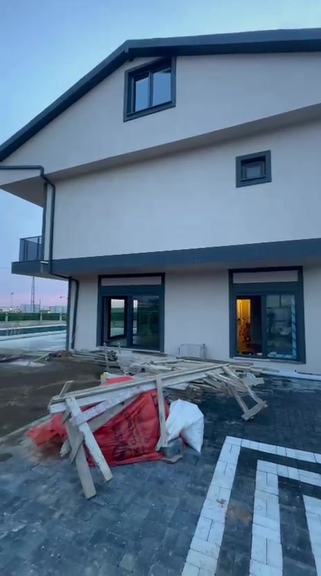 Silivri Üç Katlı Villa: Üç katlı villa, Su baskını sonrası kurutma, İç alanlarda nem alma — saha fotoğrafı 1
