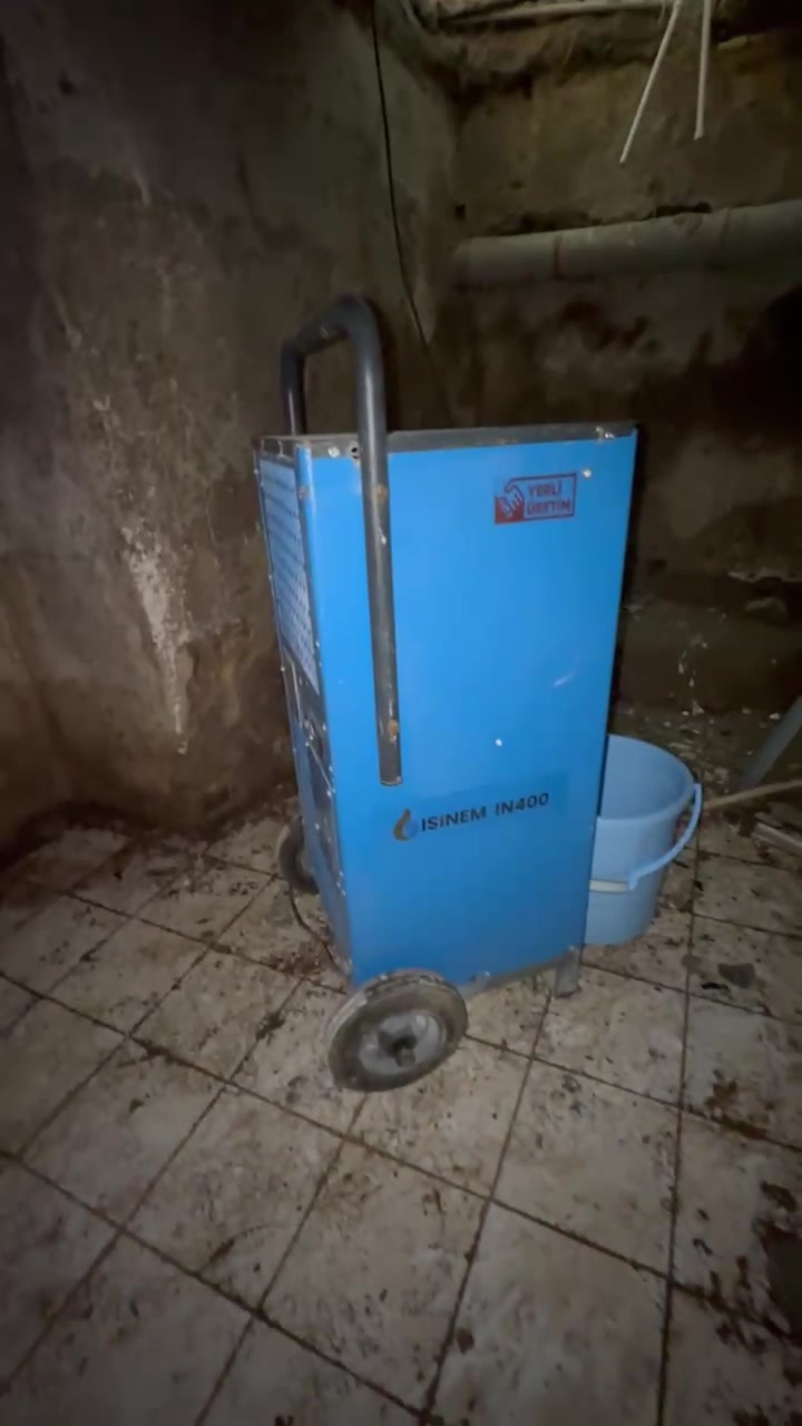 Taksim Kafe Deposu: Kafe deposu, Su baskını sonrası kurutma, Kapalı depo alanı — saha fotoğrafı 2